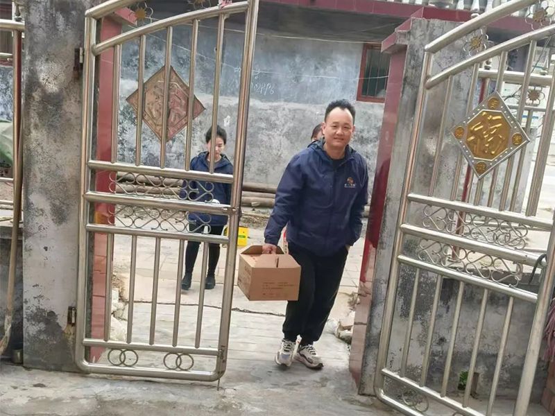 慰问关切 | 兰科博弈RankBet牧业工会慰问周边难题家庭