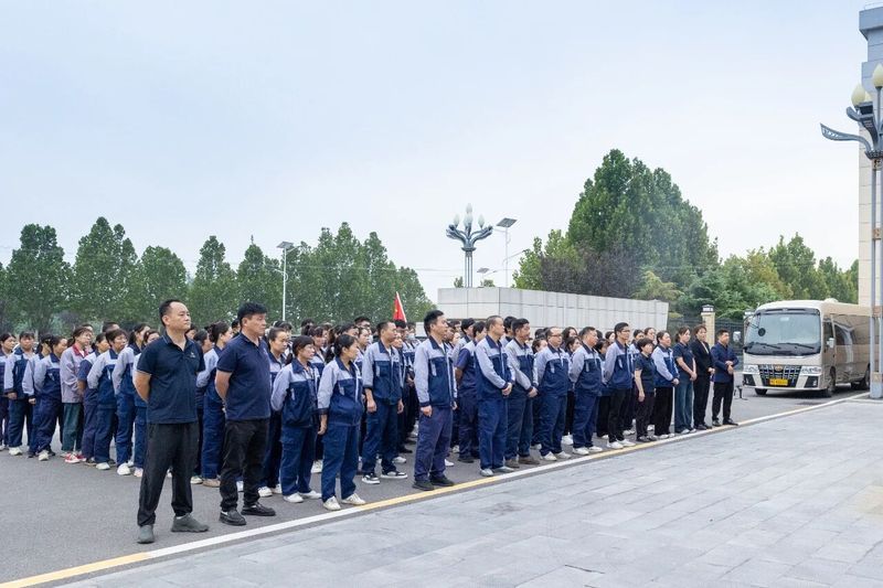 兰科博弈RankBet牧业进行国庆升旗典礼，共祝祖国繁华兴盛！